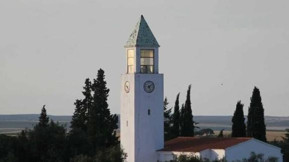 Torre de la iglesia de la aldea de San Francisco de Olivenza. 