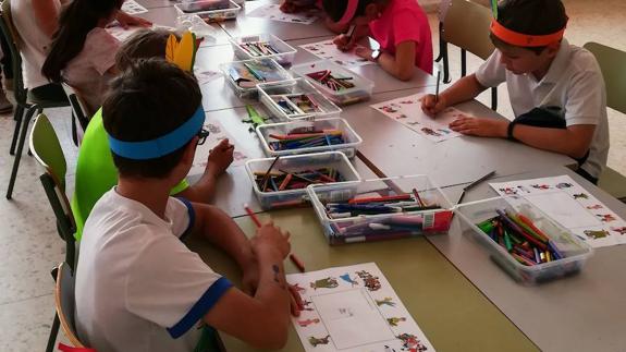 Escolares en talleres infantiles. 