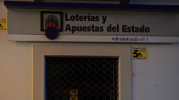 Puerta de la Administración de Loterías y Añuestas del Estado Nº 1 de Olivenza. 