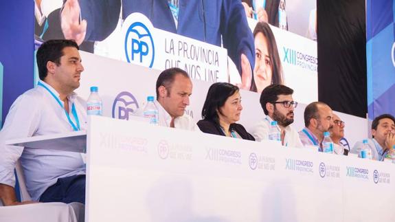 Bernardino Píriz, el primero por la izquierda, en la clausura del congreso provincial del PP. CEDIDA