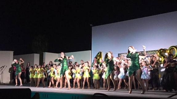 Componentes de 'AlSon' sobre el escenario durante el festival. 