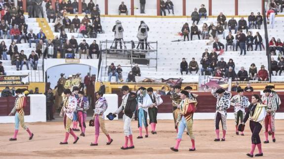 Paseíllo inicial de la novillada. 