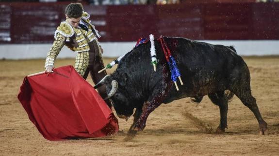 Ginés Marín, en su faena en el mano a mano. 