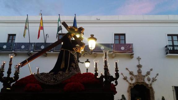 El Patrón de Olivenza, a su paso por la plaza de la Constitución. 