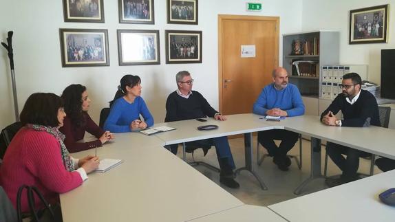 Reunión del alcalde con los agentes de Salud Comunitaria. 