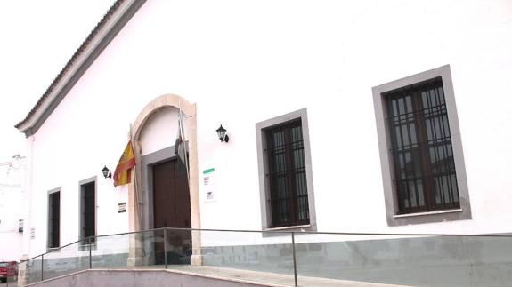 Fachada del Hogar de Mayores de Olivenza. CEDIDA