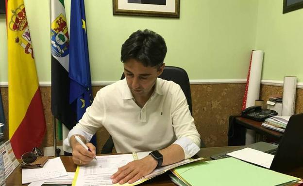 Juan Mari Delfa Cupido, alcalde de Puebla de la Calzada
