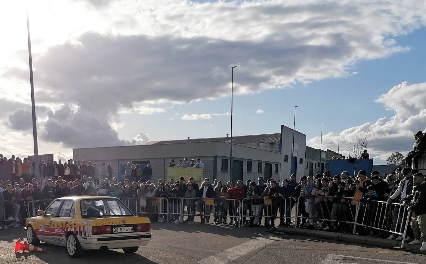 Multitud de aficionados al mundo del motor se han dado cita en Puebla de la Calzada. 