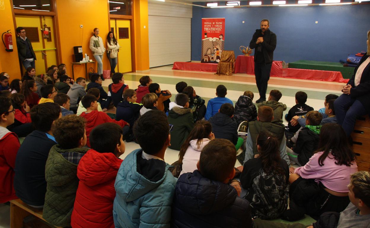 'Teseo y el minotauro', teatro infantil en 'Theatre-ves'