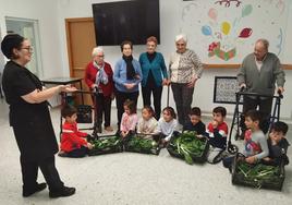 El Centro de Día y el CEIP Calzada Romana celebran el comienzo de la primavera
