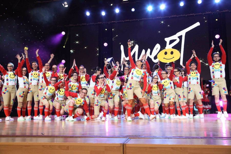 Participantes del baile de formación 