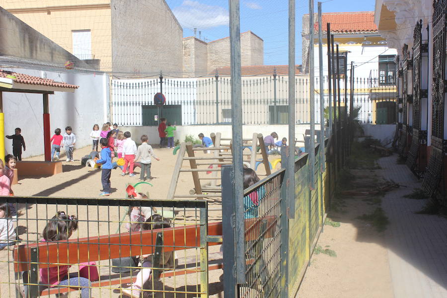 Alumnos durante el recreo 