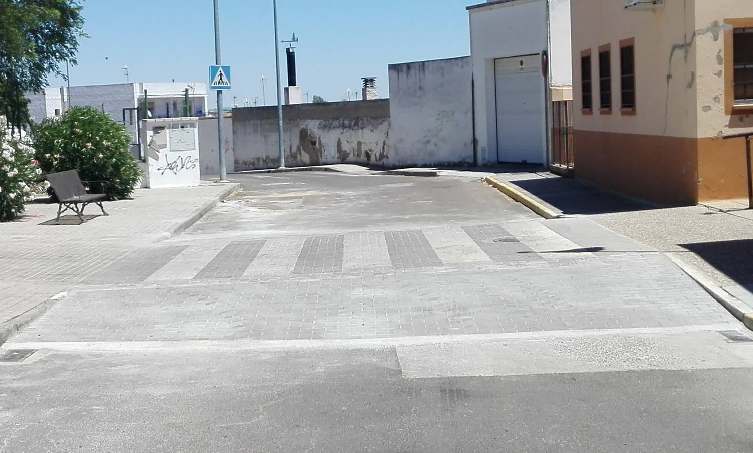 Reparados dos pasos de peatones elevados en Montijo.