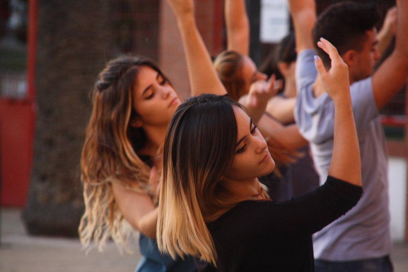 El taller de 'Danza en Movimiento' de AUPEX sale a la calle