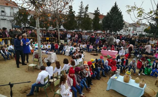 El patio del edificio de la Ermita volvió a llenarse de pastorcitos y público. :: 