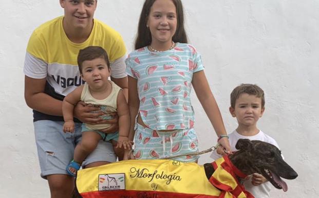 La campeona con los pequeños de la casa 