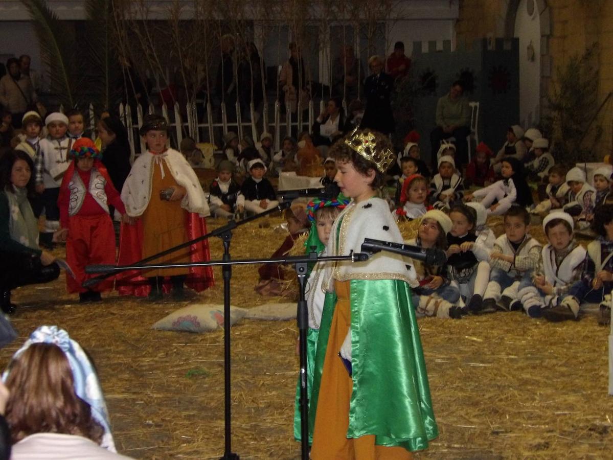 El Nacimiento ha estado acompañado por un grupo de 'angelitos' 