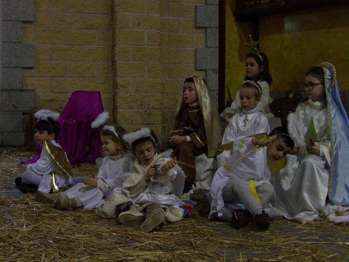 El Nacimiento ha estado acompañado por un grupo de 'angelitos' 