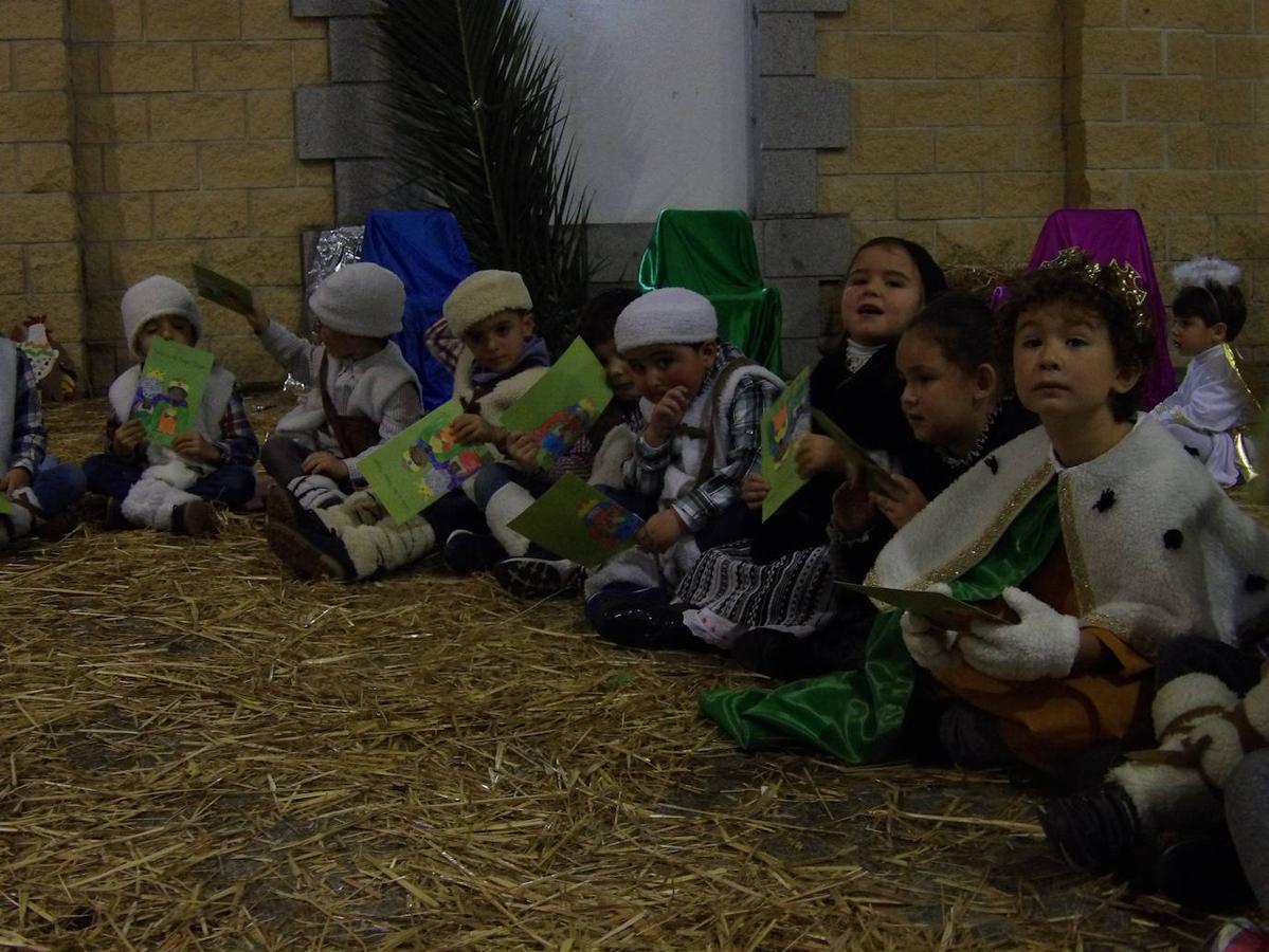 El Nacimiento ha estado acompañado por un grupo de 'angelitos' 