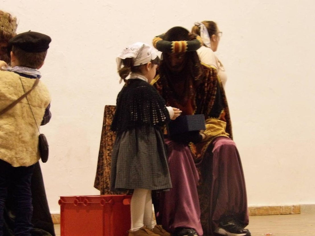 El Nacimiento ha estado acompañado por un grupo de 'angelitos' 