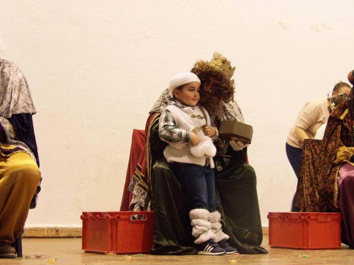 El Nacimiento ha estado acompañado por un grupo de 'angelitos' 