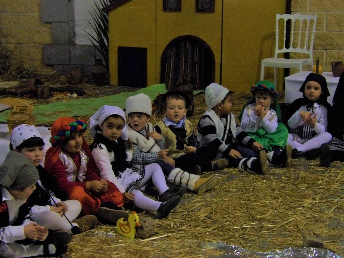 El Nacimiento ha estado acompañado por un grupo de 'angelitos' 