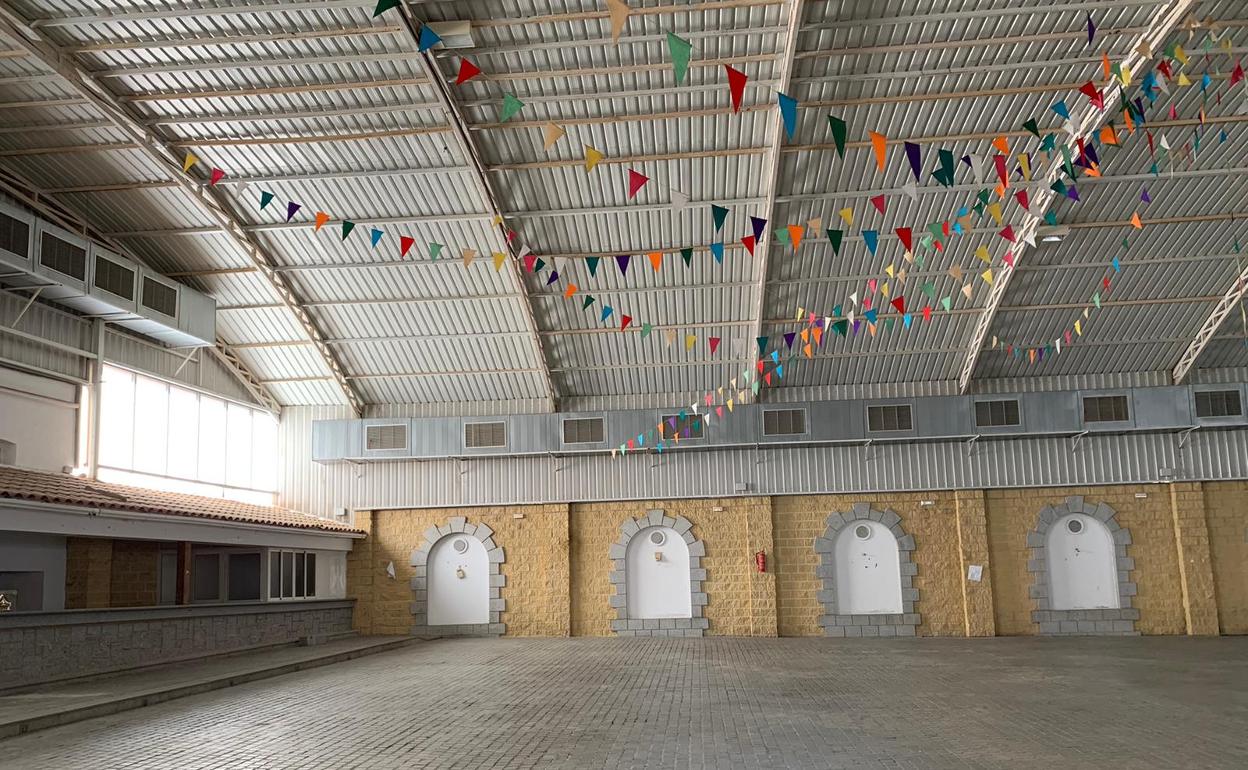 El interior de la carpa municipa en la que se realizarán las pruebas PCR 
