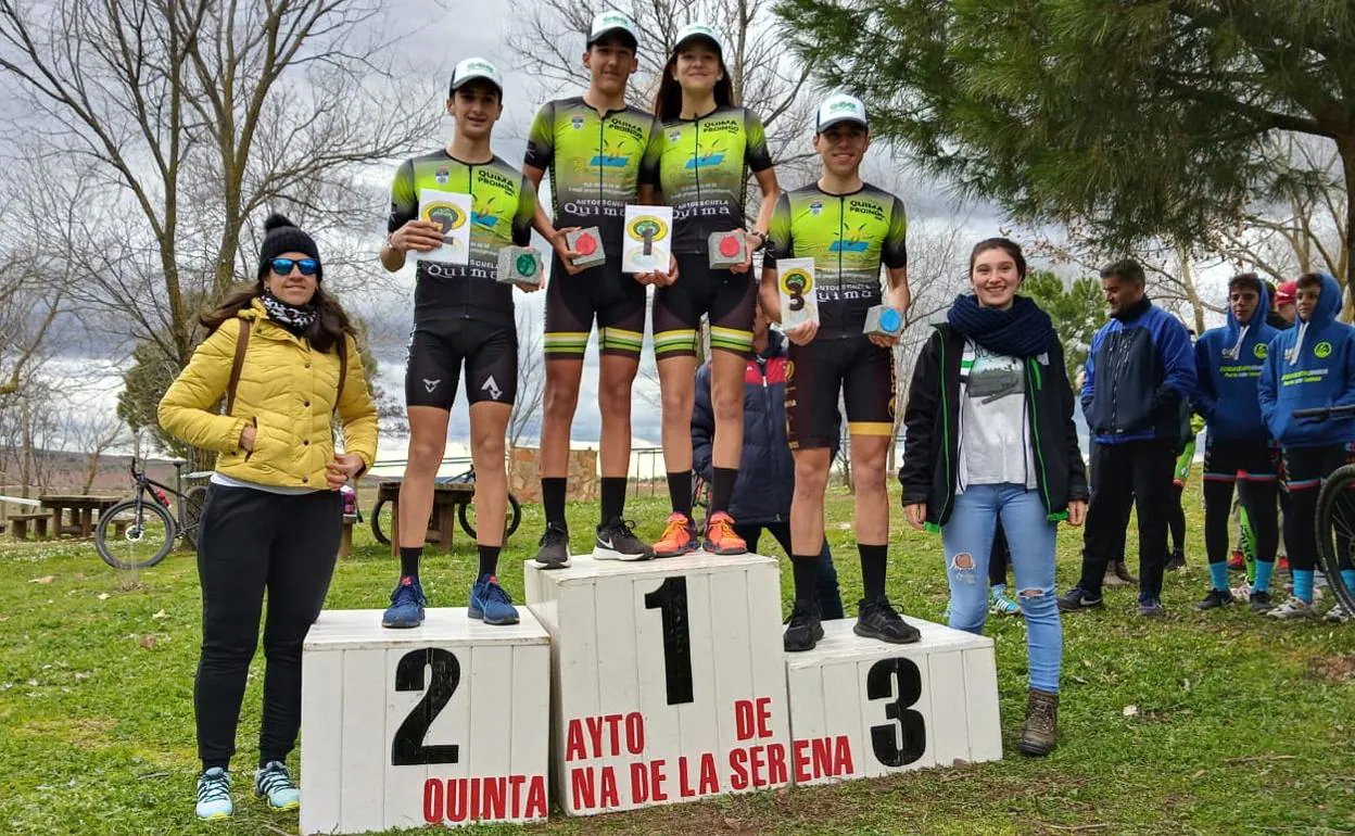 Cuatro de los corredores del club ciclista Quintana 'Es Natural' 