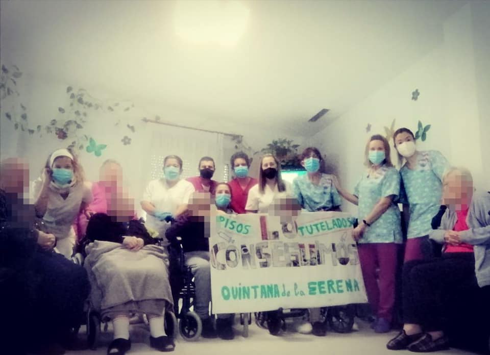 Los usuarios y trabajadores de la residencia de mayores reciben la segunda dosis de la vacuna