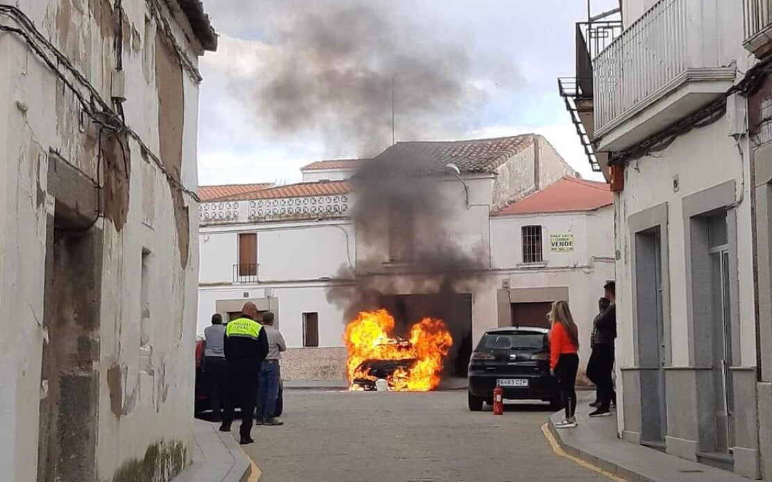 El momento en el que el coche ha comenzado a arder 
