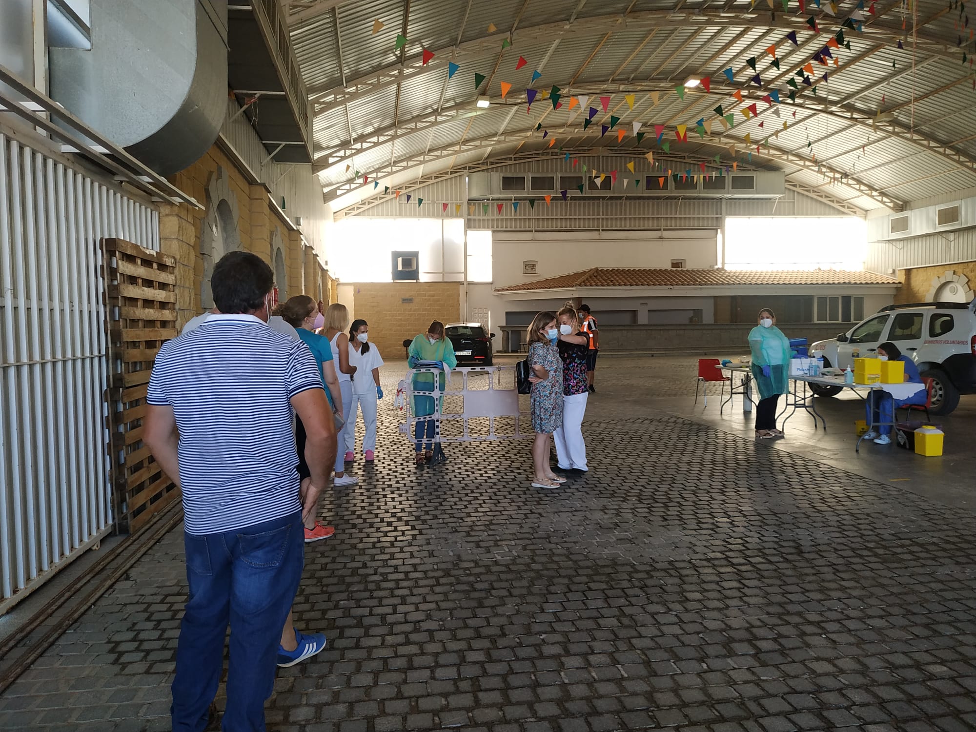 Las personas citadas en la cola de vacunación la pasada semana 