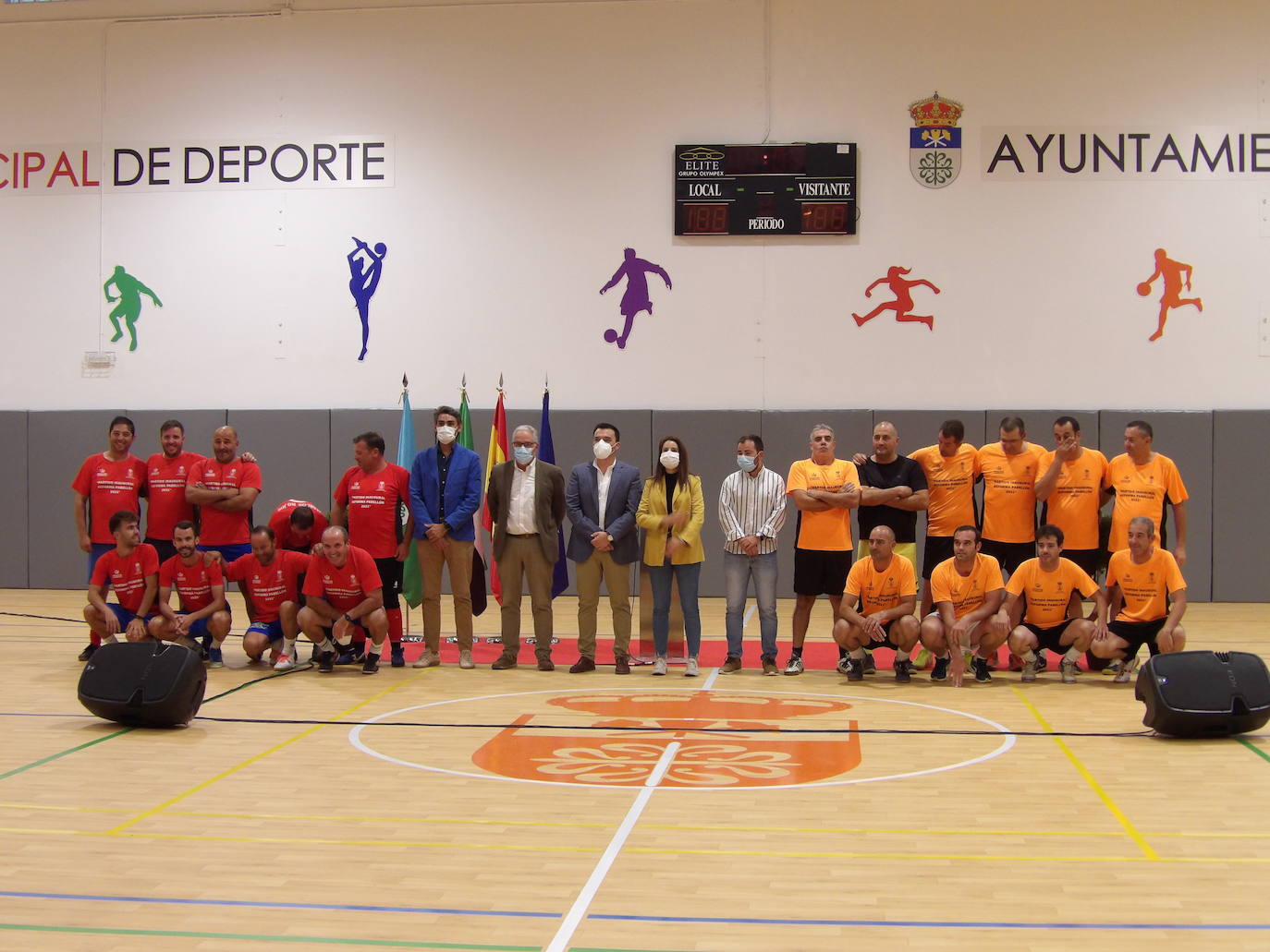 Los Diablos Rojos y los Hurones posaron con las autoridades 