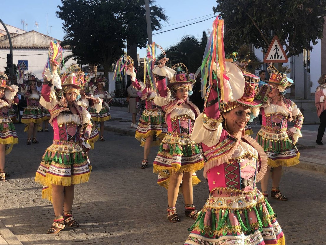 Fotos: El desfile de adultos hace brillar las calles de Quintana