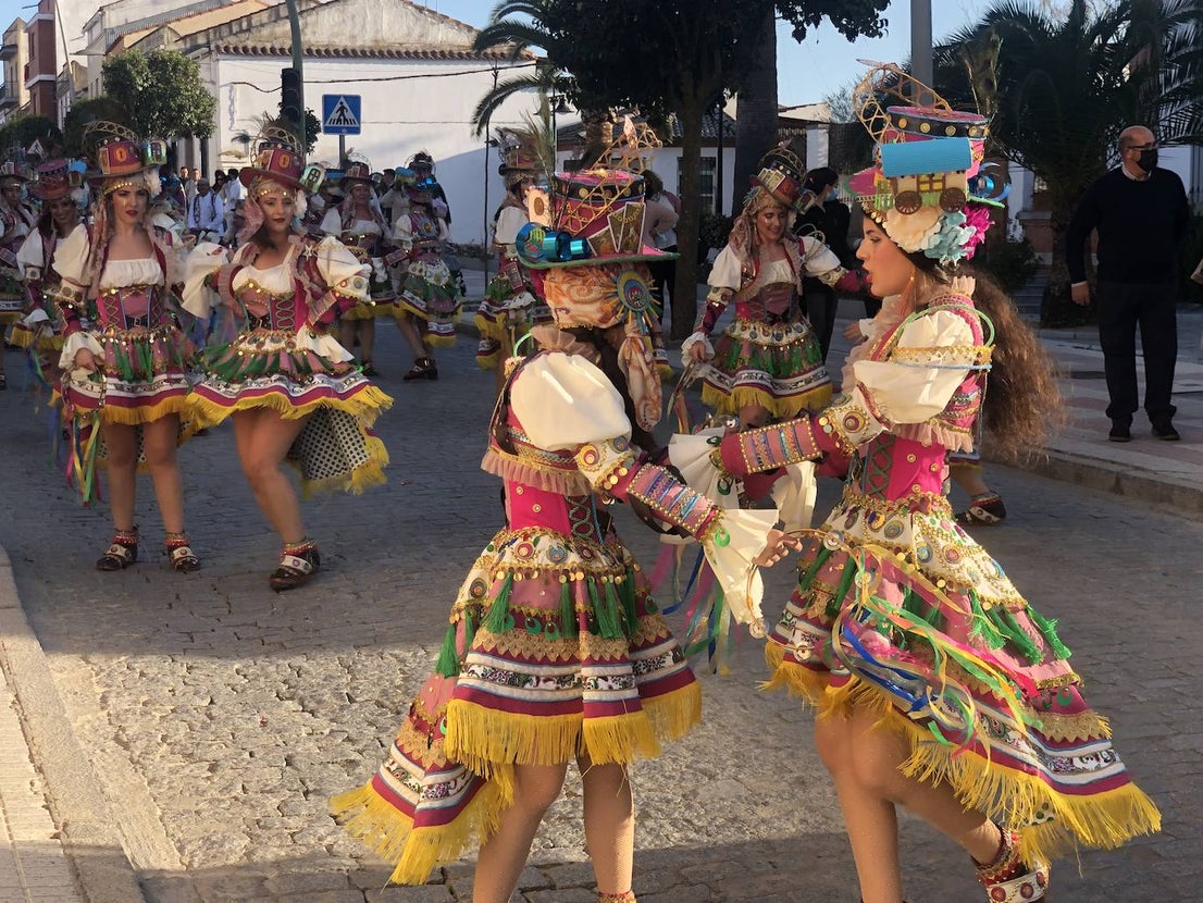Fotos: El desfile de adultos hace brillar las calles de Quintana