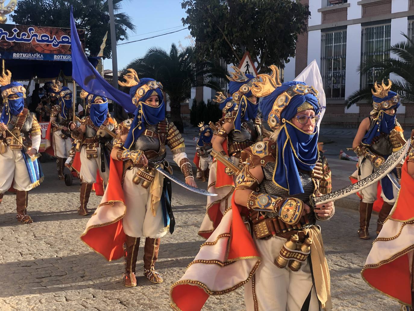 Fotos: El desfile de adultos hace brillar las calles de Quintana