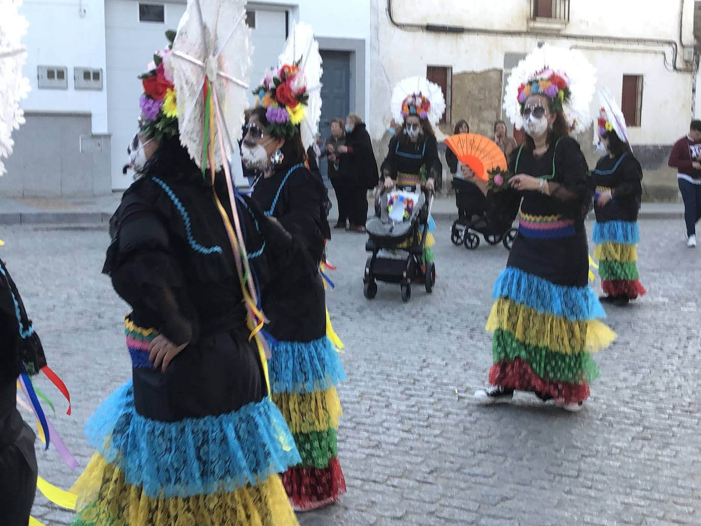 Fotos: El desfile de adultos hace brillar las calles de Quintana