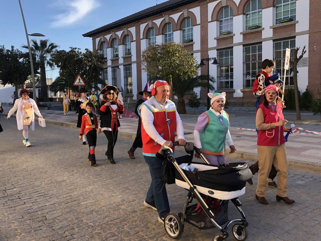 Fotos: El desfile de adultos hace brillar las calles de Quintana