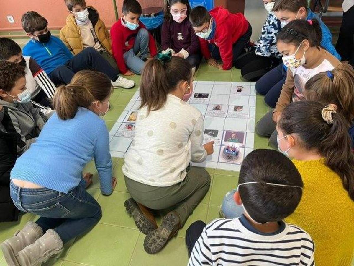 Fotos: Alumnos de todos los cursos del colegio trabajan por la igualdad en el 8 de marzo