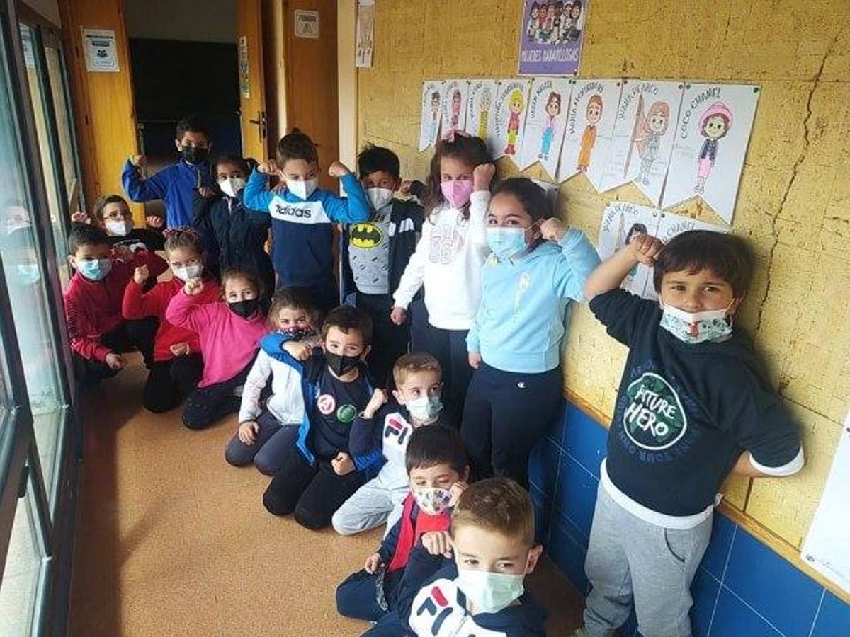 Fotos: Alumnos de todos los cursos del colegio trabajan por la igualdad en el 8 de marzo