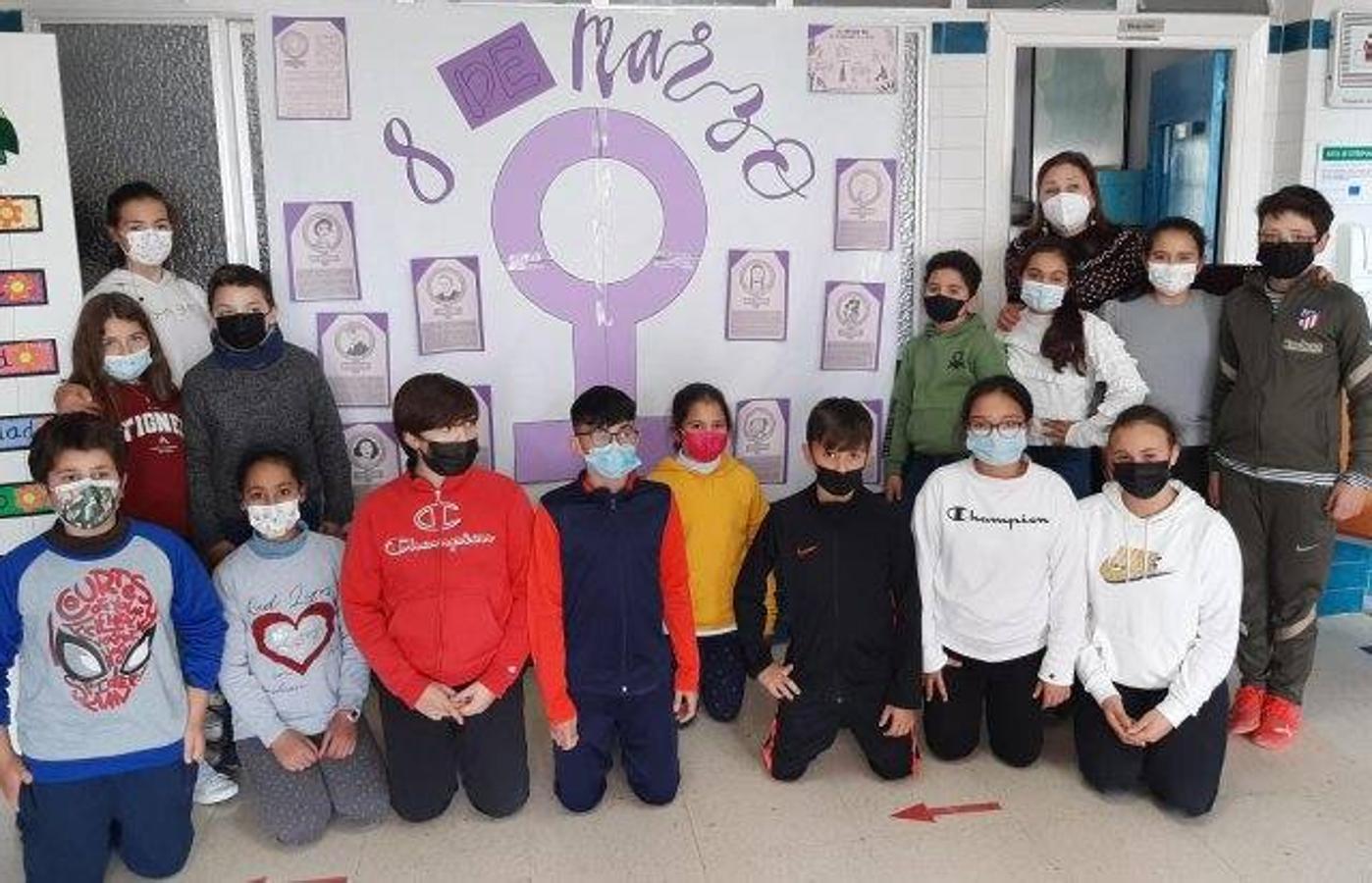 Fotos: Alumnos de todos los cursos del colegio trabajan por la igualdad en el 8 de marzo