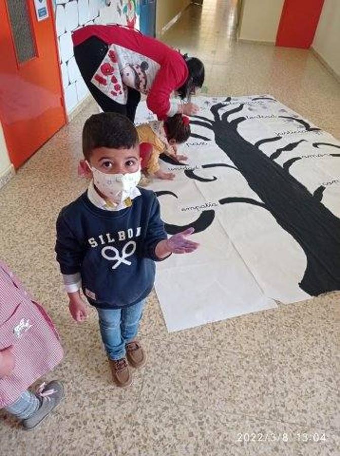 Fotos: Alumnos de todos los cursos del colegio trabajan por la igualdad en el 8 de marzo