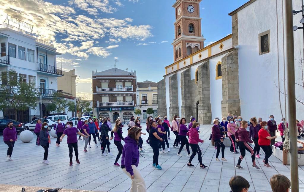 El baile que realizaron en la plaza de España 