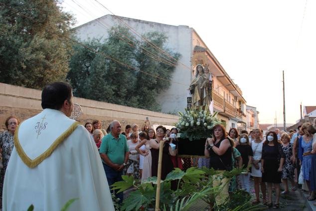 Fotos: Centenares de vecinos acompañaron a la Virgen del Carmen en su regreso al camino de Zalamea