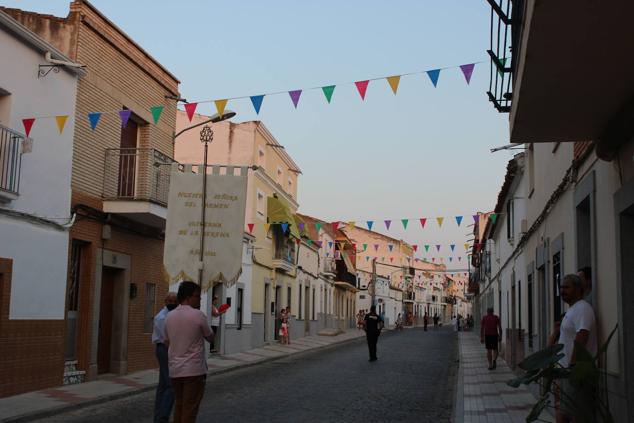 Fotos: Centenares de vecinos acompañaron a la Virgen del Carmen en su regreso al camino de Zalamea