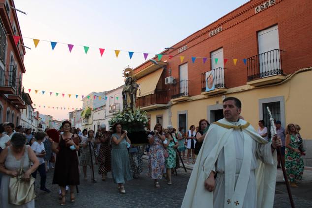 Fotos: Centenares de vecinos acompañaron a la Virgen del Carmen en su regreso al camino de Zalamea