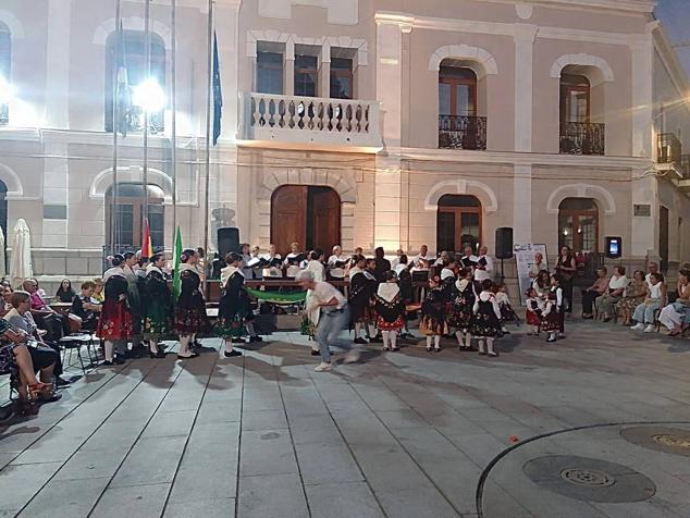 Fotos: Quintana se tiñó de verde, blaco y negro por el Día de Extremadura