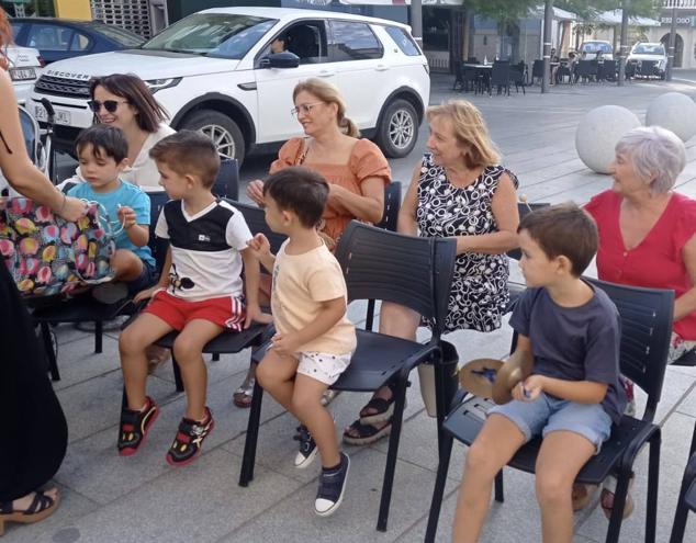 Fotos: Quintana se tiñó de verde, blaco y negro por el Día de Extremadura