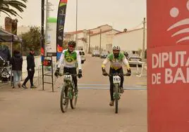 Un centenar de ciclistas se atrevieron con la Extrema Puerto la Cabra en su XX aniversario
