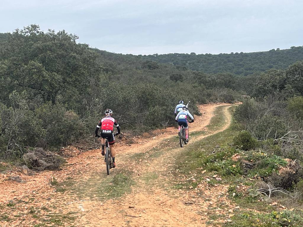 Un centenar de ciclistas se atrevieron con la Extrema Puerto la Cabra en su XX aniversario