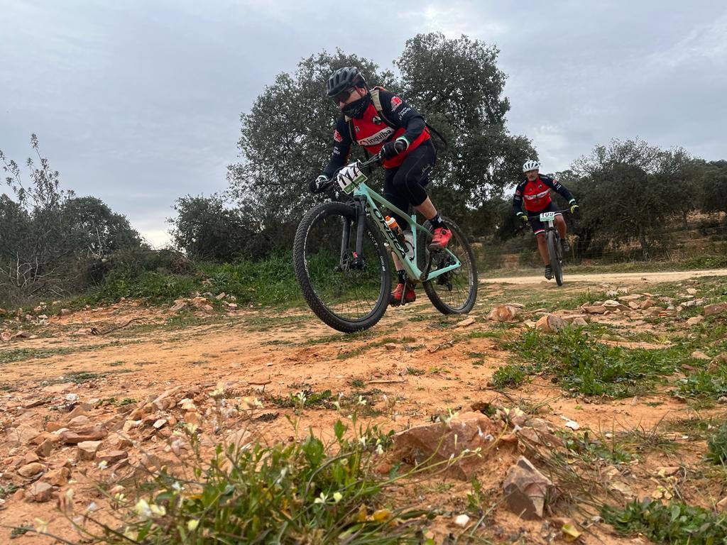 Un centenar de ciclistas se atrevieron con la Extrema Puerto la Cabra en su XX aniversario